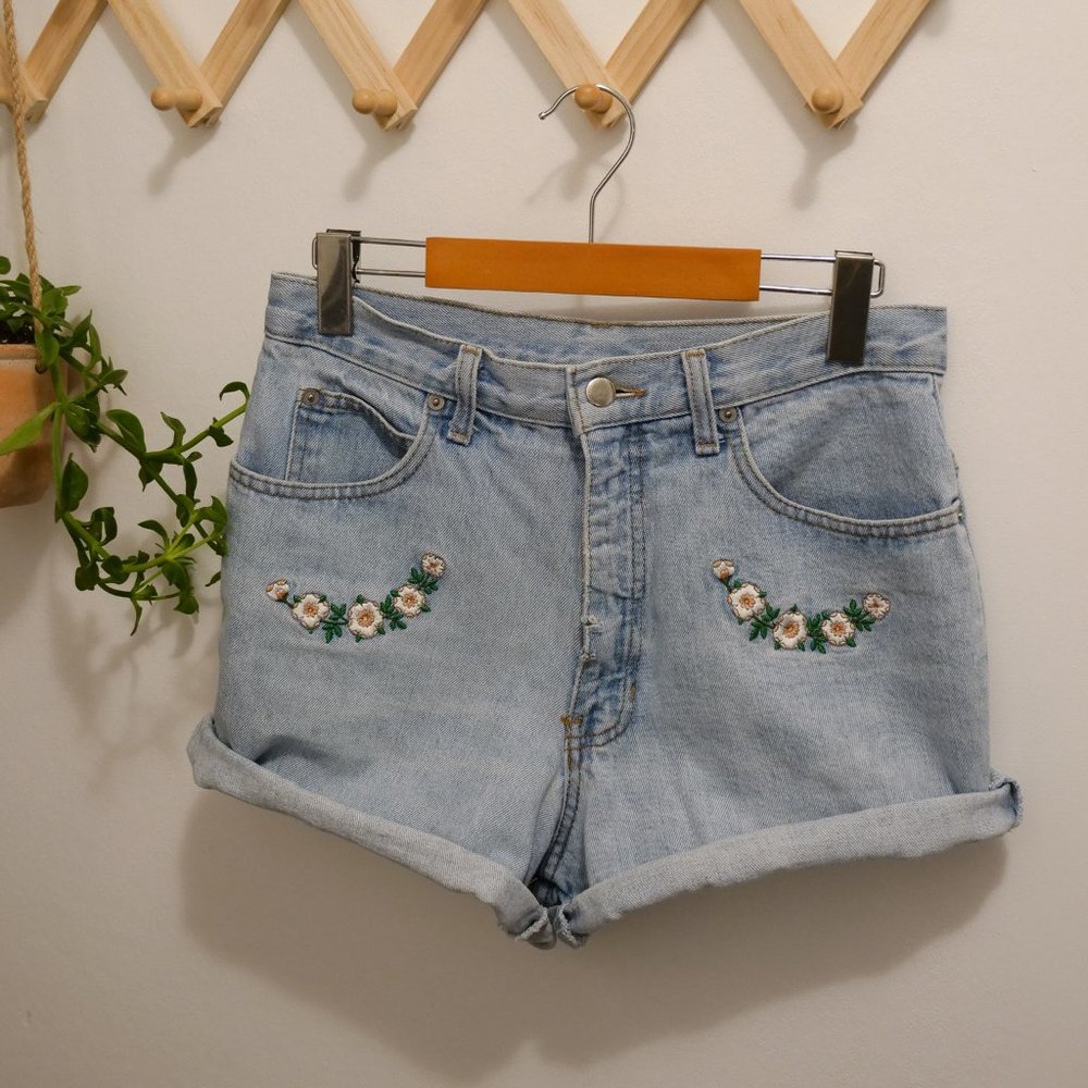 Vintage Embroidered High-Waisted Mom Shorts